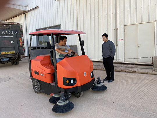 電動掃地機對物業保潔公司有什么特殊含義